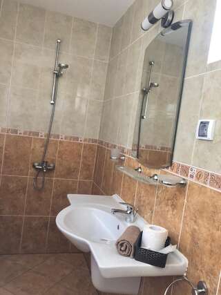 Отель Hotel Silver Созополь Двухместный номер с двуспальной кроватью и дополнительной кроватью-2