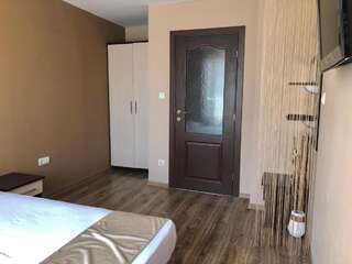 Отель Hotel Silver Созополь Апартаменты с видом на бассейн-1