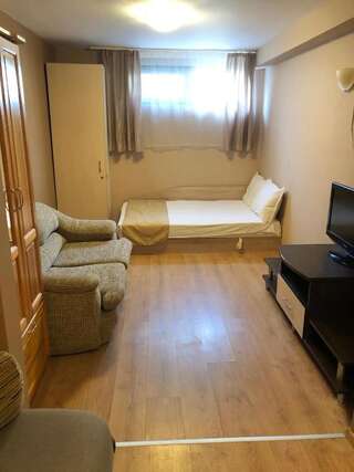 Отель Hotel Silver Созополь Economy Quadruple Room - Ground Floor, No Balcony-3